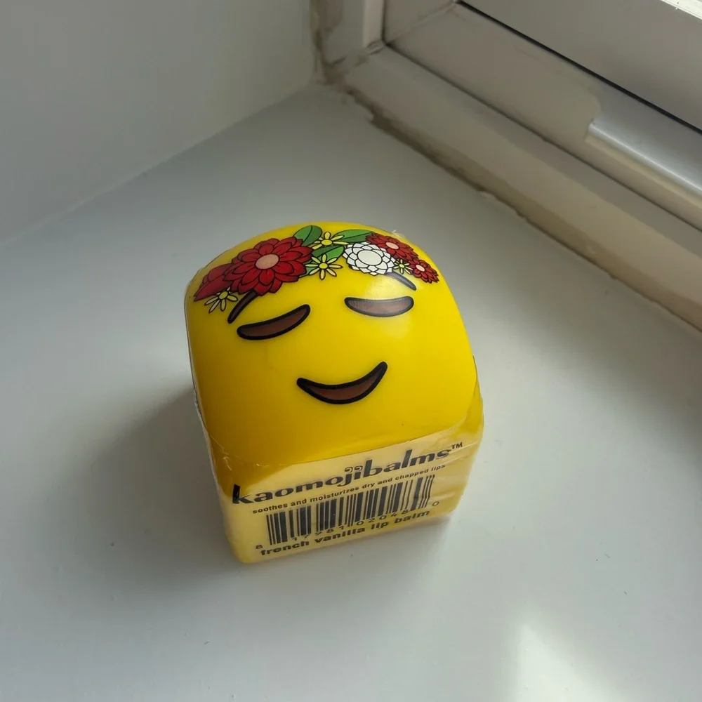 Emoji Kaomoji Lip Balm Surprise 2 Pack Coconut Vanilla Mint Chocolate New‎